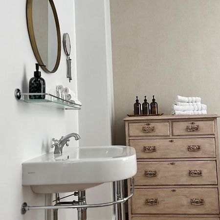 Ninet7 Bed & Breakfast Tilburg Bagian luar foto