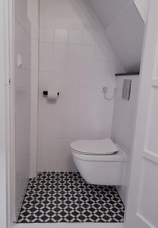 Ninet7 Bed & Breakfast Tilburg Bagian luar foto