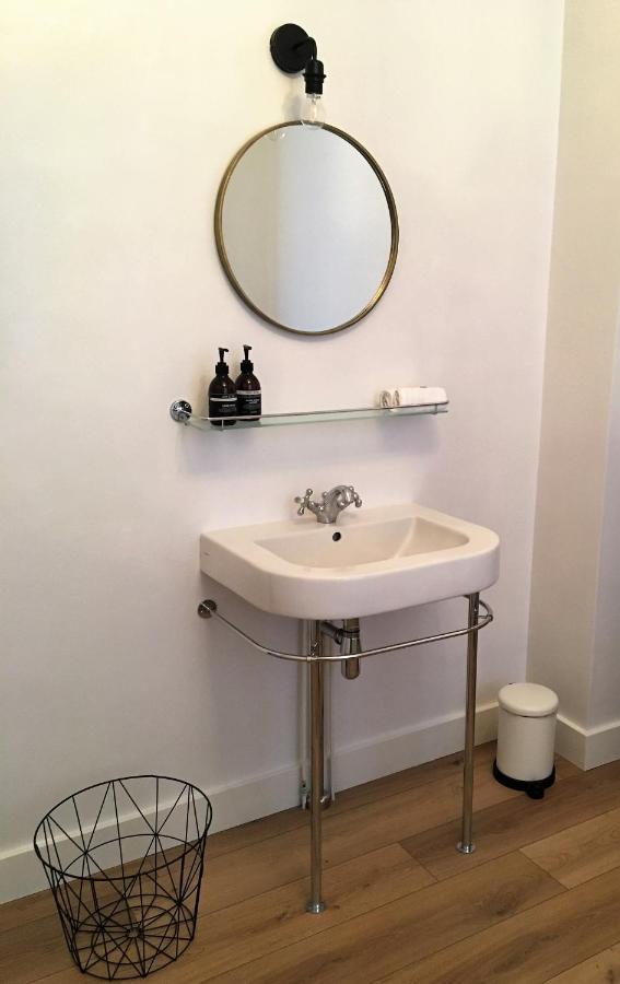 Ninet7 Bed & Breakfast Tilburg Bagian luar foto