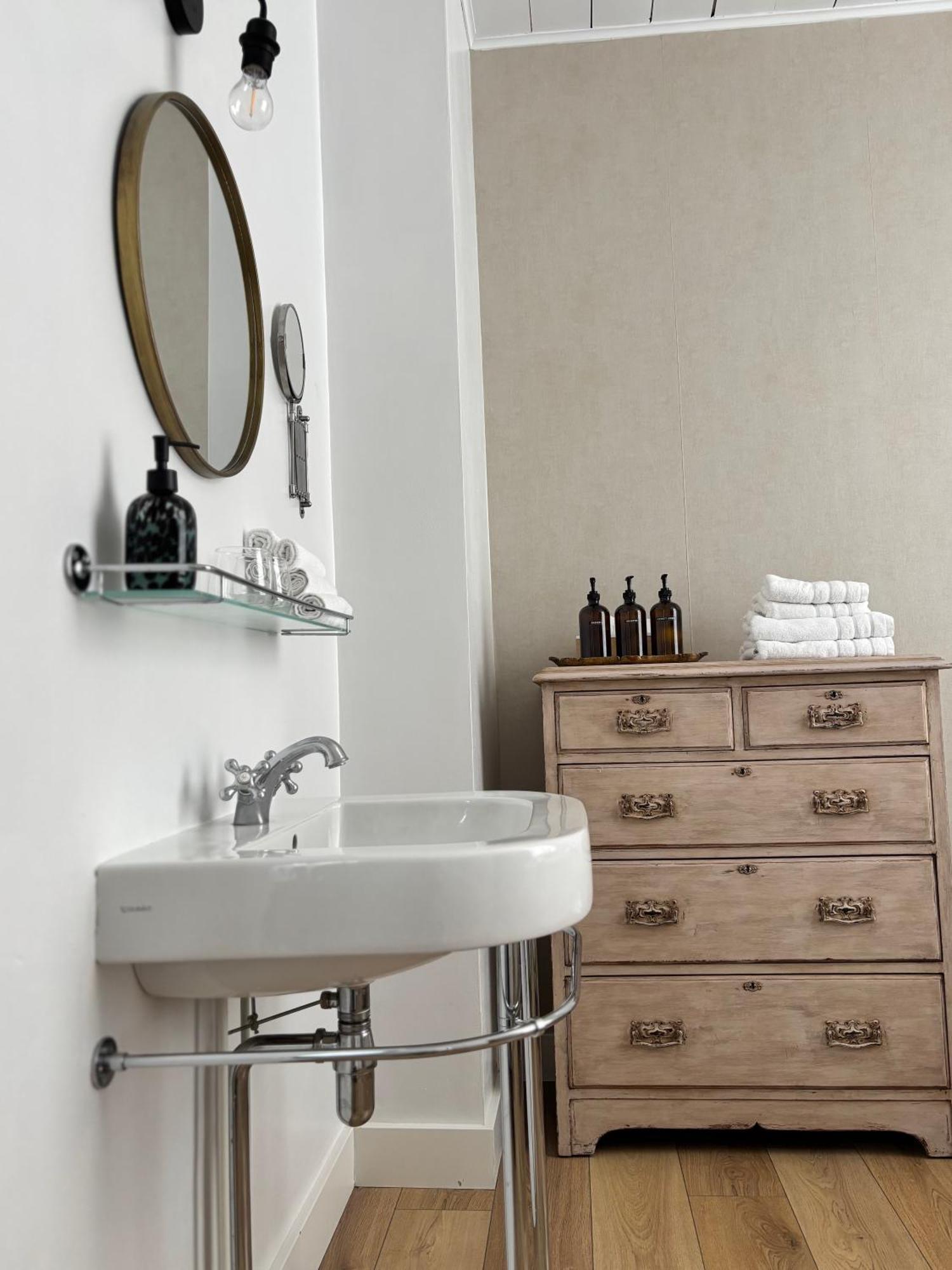 Ninet7 Bed & Breakfast Tilburg Bagian luar foto