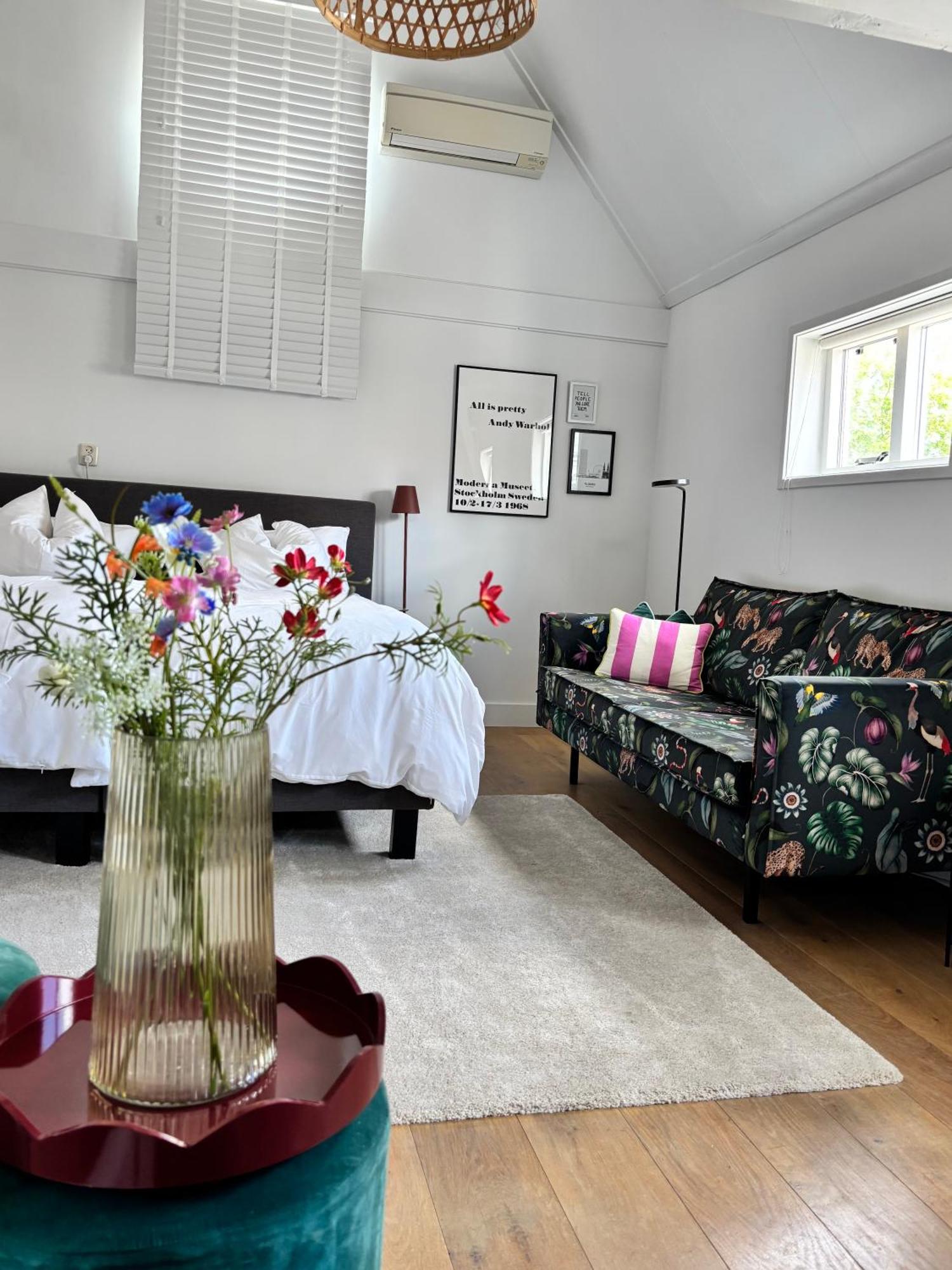 Ninet7 Bed & Breakfast Tilburg Bagian luar foto