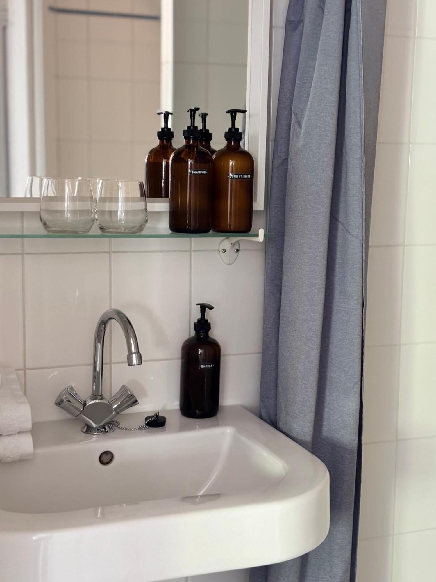 Ninet7 Bed & Breakfast Tilburg Bagian luar foto