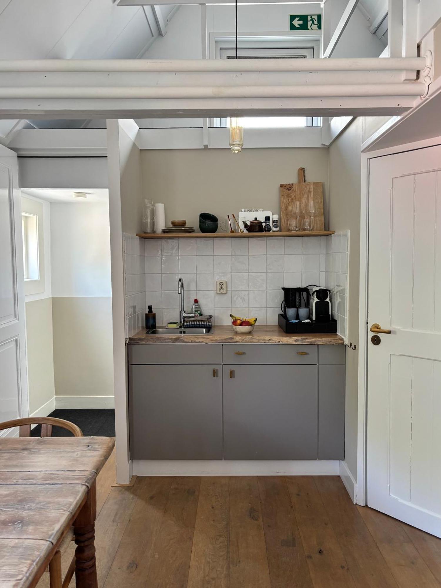 Ninet7 Bed & Breakfast Tilburg Bagian luar foto